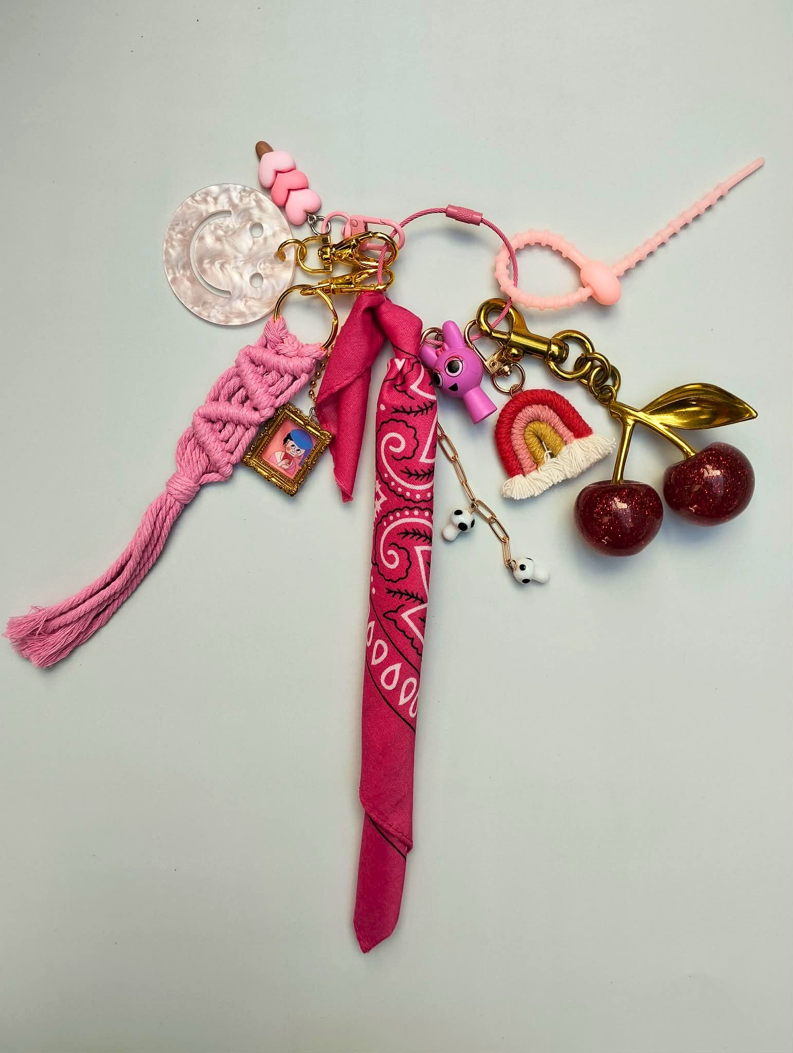 Gri-gri totem au style rétro avec breloques vintage, pièce unique Totem Pop, bijoux de sac porte bonheur