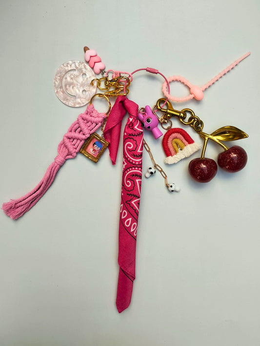 Gri-gri totem au style rétro avec breloques vintage, pièce unique Totem Pop, bijoux de sac porte bonheur