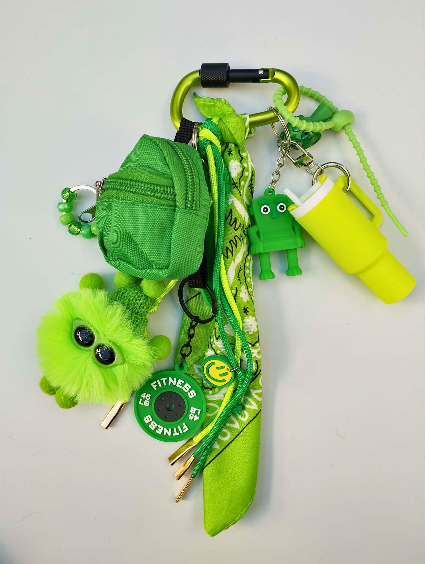 bijou de sac vert flashy amusant avec charms et éléments graphiques, création artisanale française Totem Pop