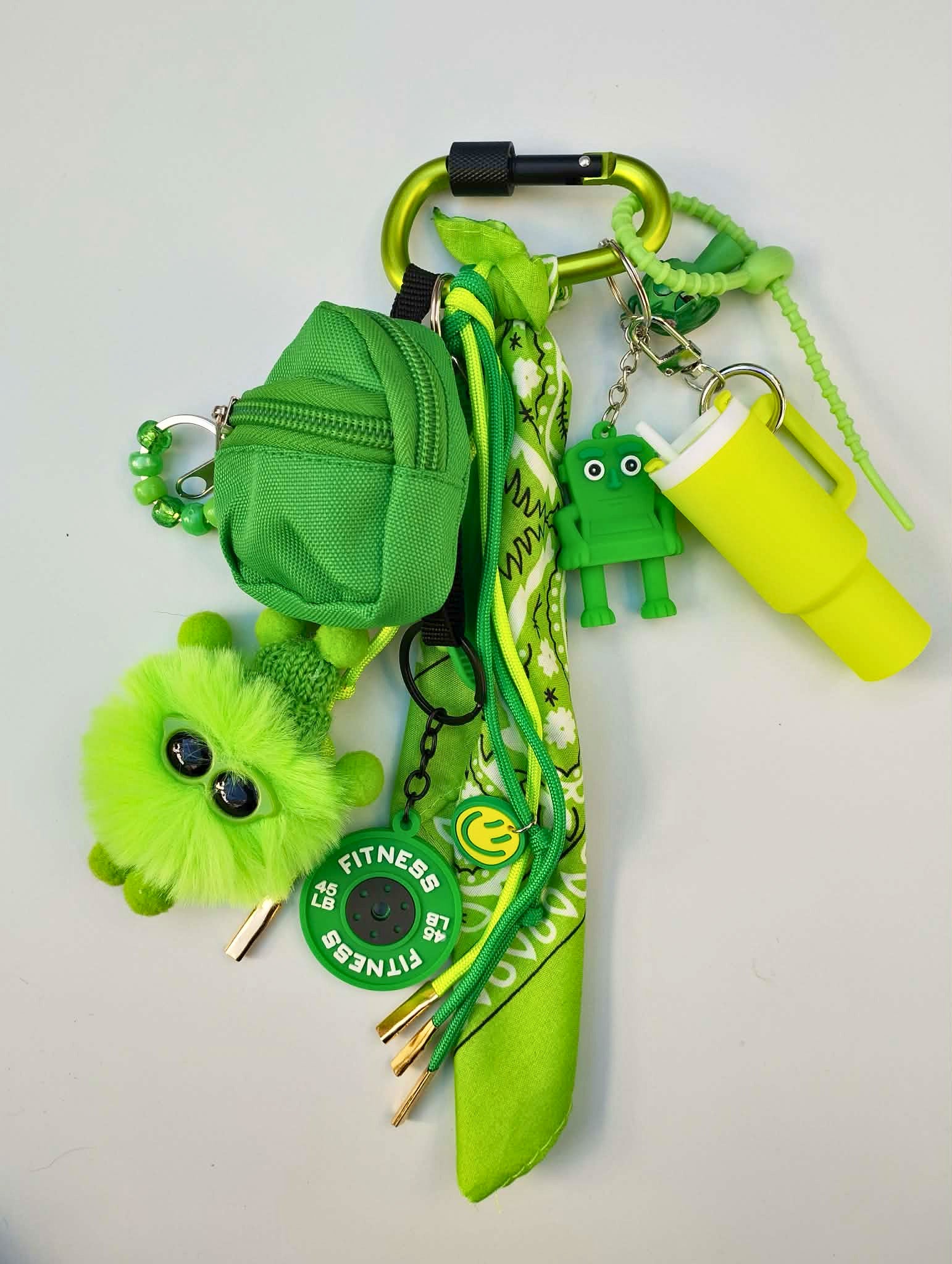 bijou de sac vert flashy amusant avec charms et éléments graphiques, création artisanale française Totem Pop