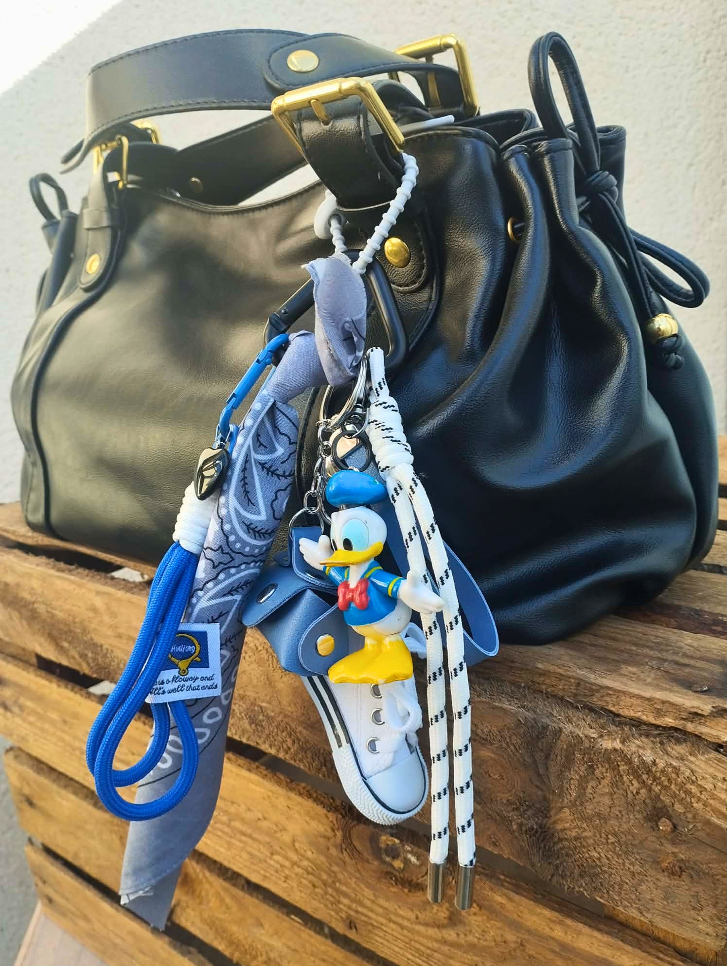 Gri-gri totem au style rétro avec breloques vintage et figurine réinventée, pièce unique Totem Pop