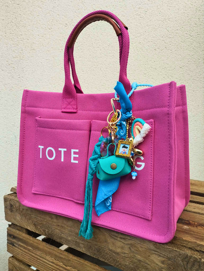Gri-gri au nuance bleu bohème chic avec franges, charms et talismans protecteurs, fait main