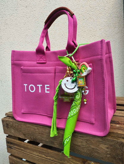gri-gri porte bonheur Lulu Lucky de couleur vert avec smiley, macramé et breloque vintage. Sac fourre tout