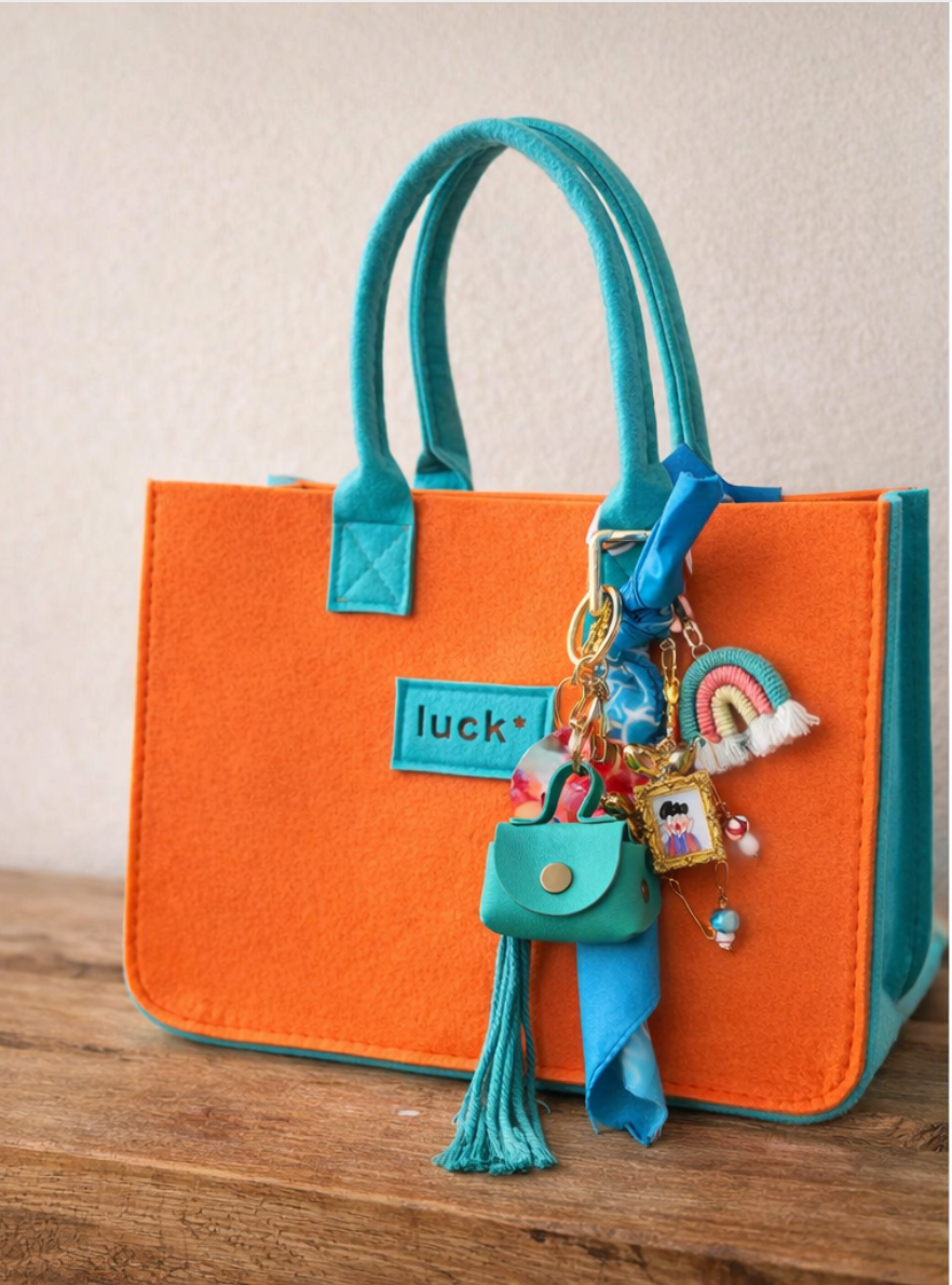 Gri-gri plus sac au nuance bleu bohème chic avec franges, charms et talismans protecteurs, fait main 